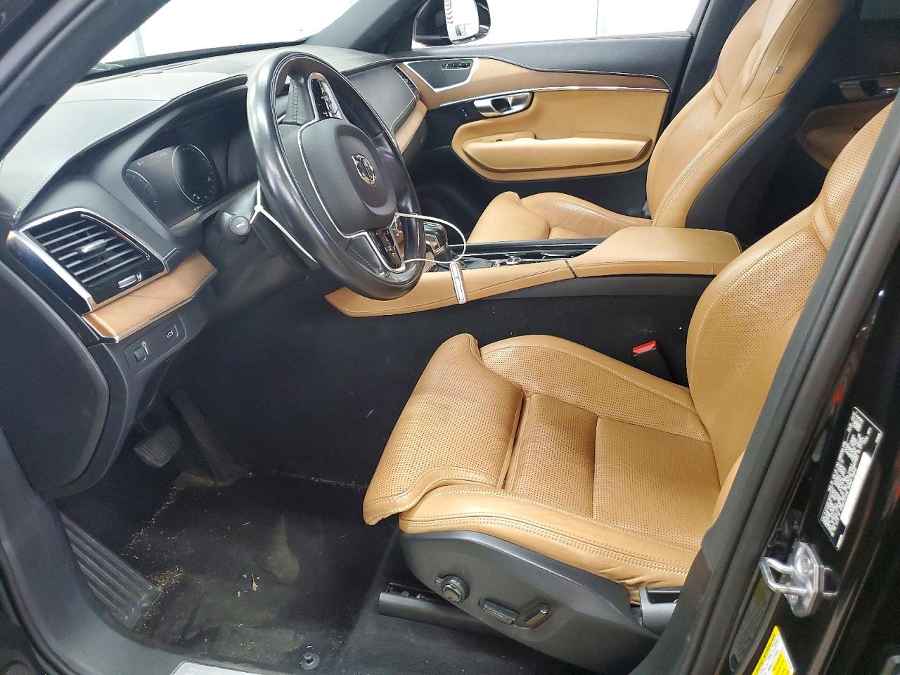 2017 VOLVO XC90