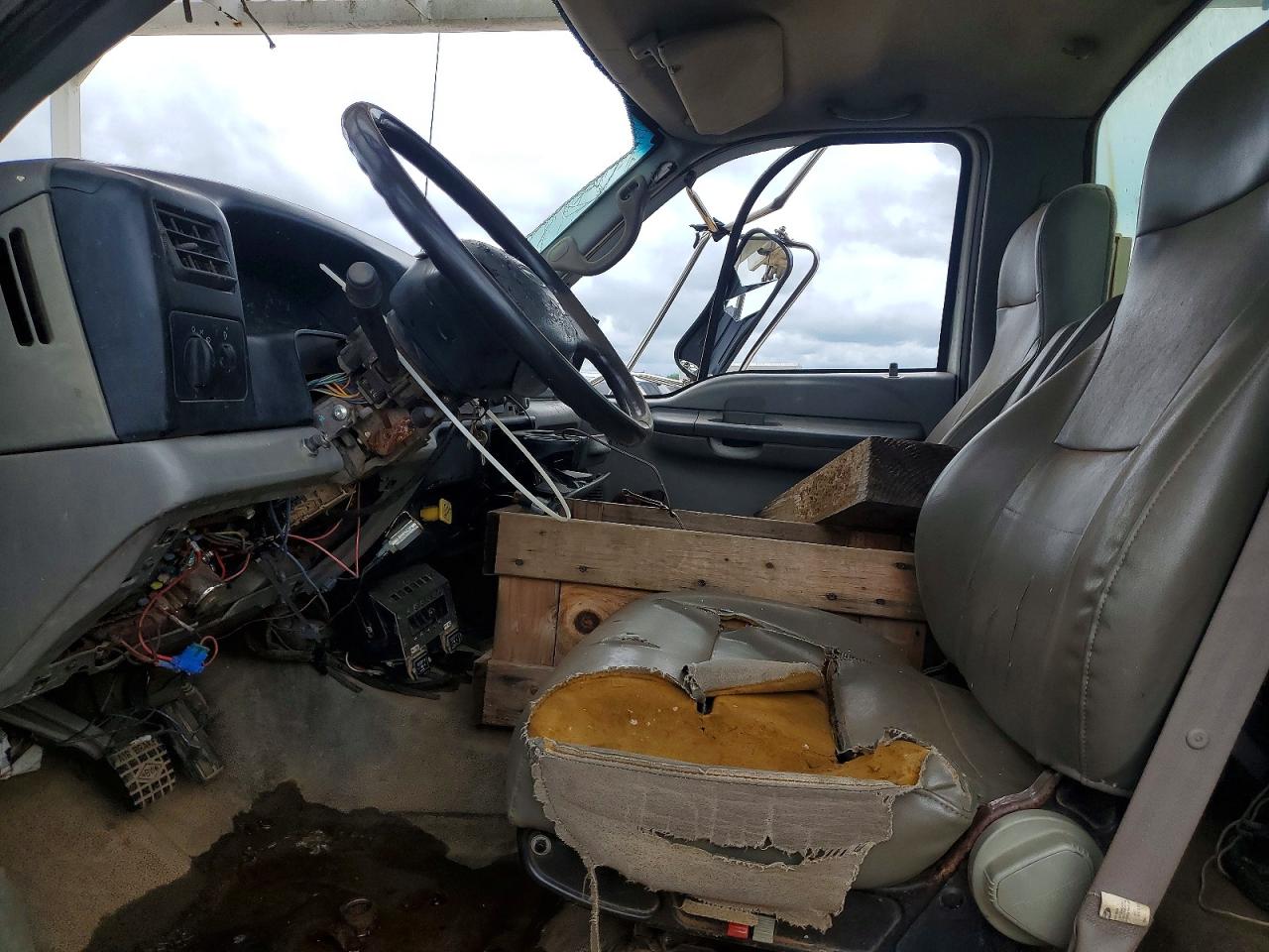 2007 FORD F750