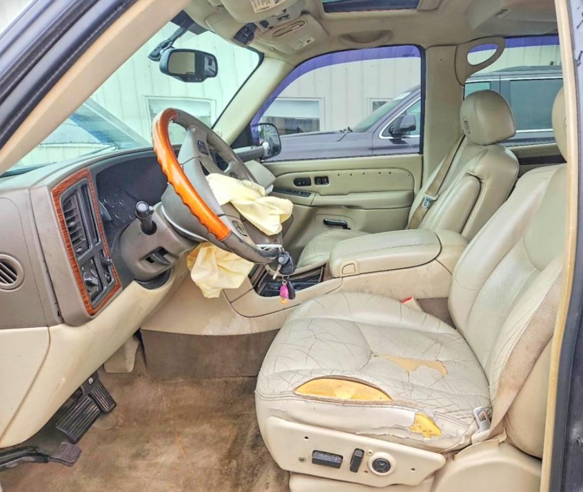 2004 CADILLAC ESCALADE