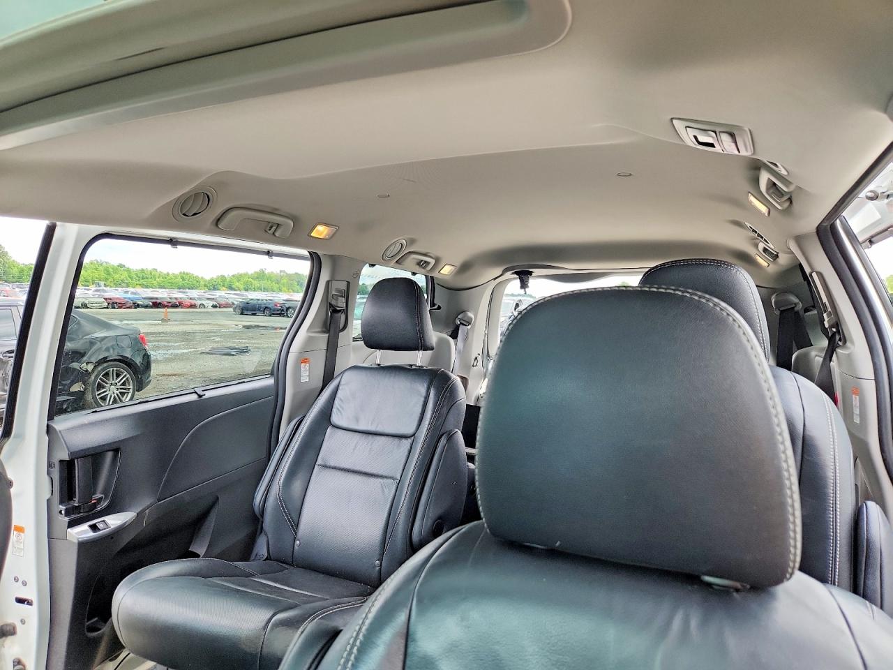 2017 TOYOTA SIENNA