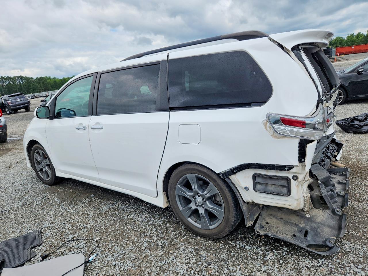 2017 TOYOTA SIENNA