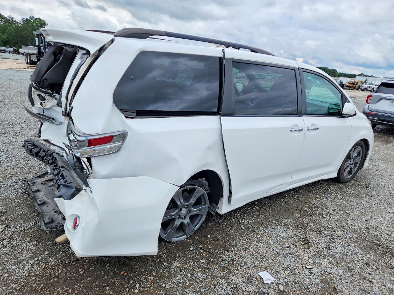 2017 TOYOTA SIENNA
