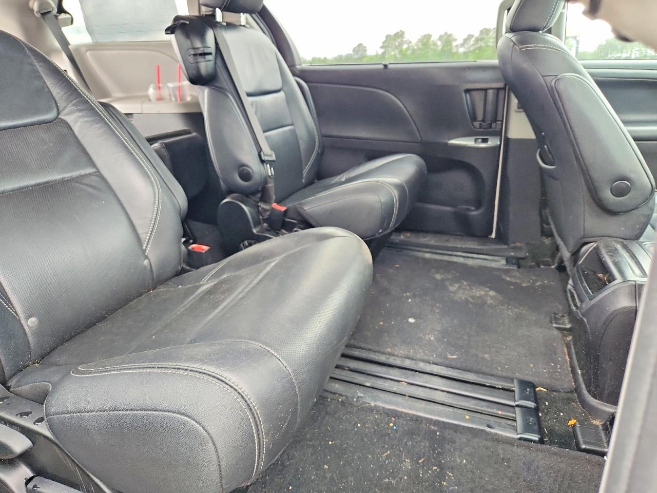 2017 TOYOTA SIENNA