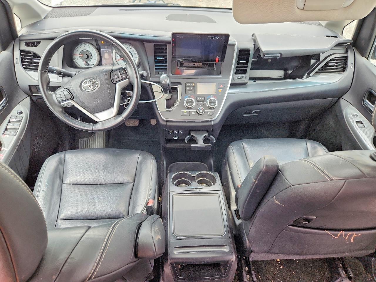 2017 TOYOTA SIENNA