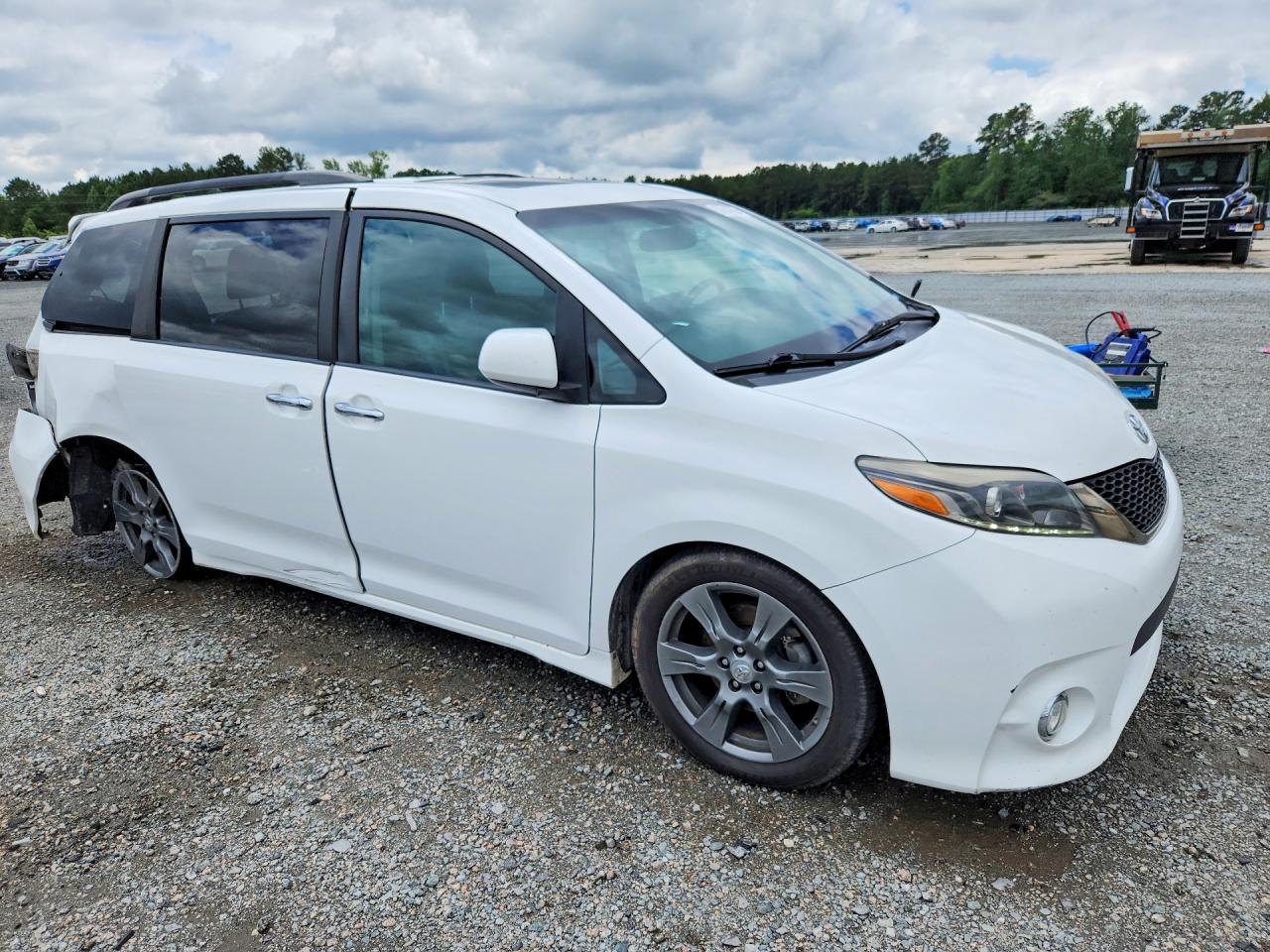 2017 TOYOTA SIENNA