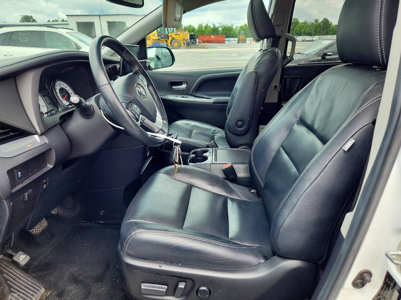 2017 TOYOTA SIENNA