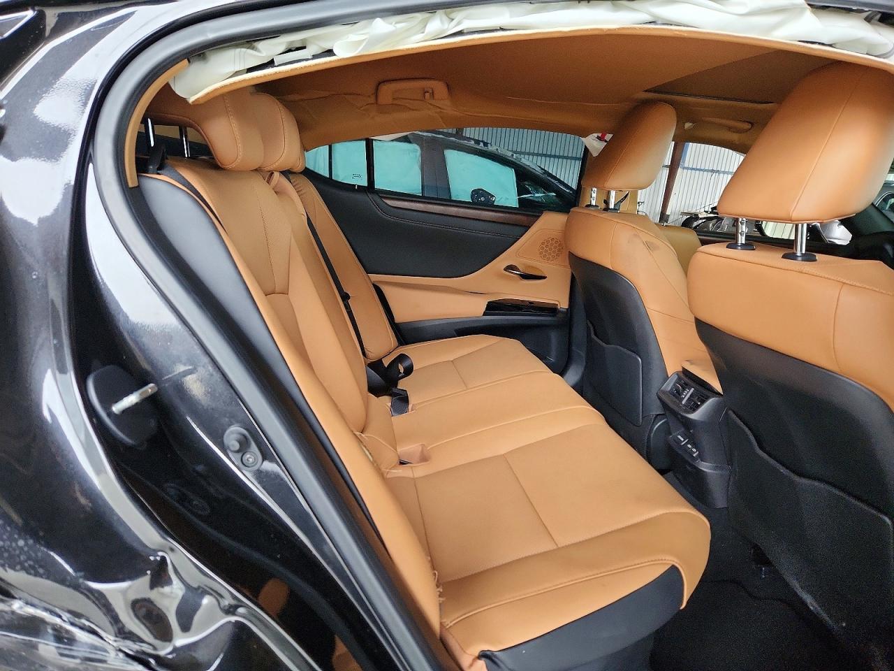 2025 LEXUS ES300