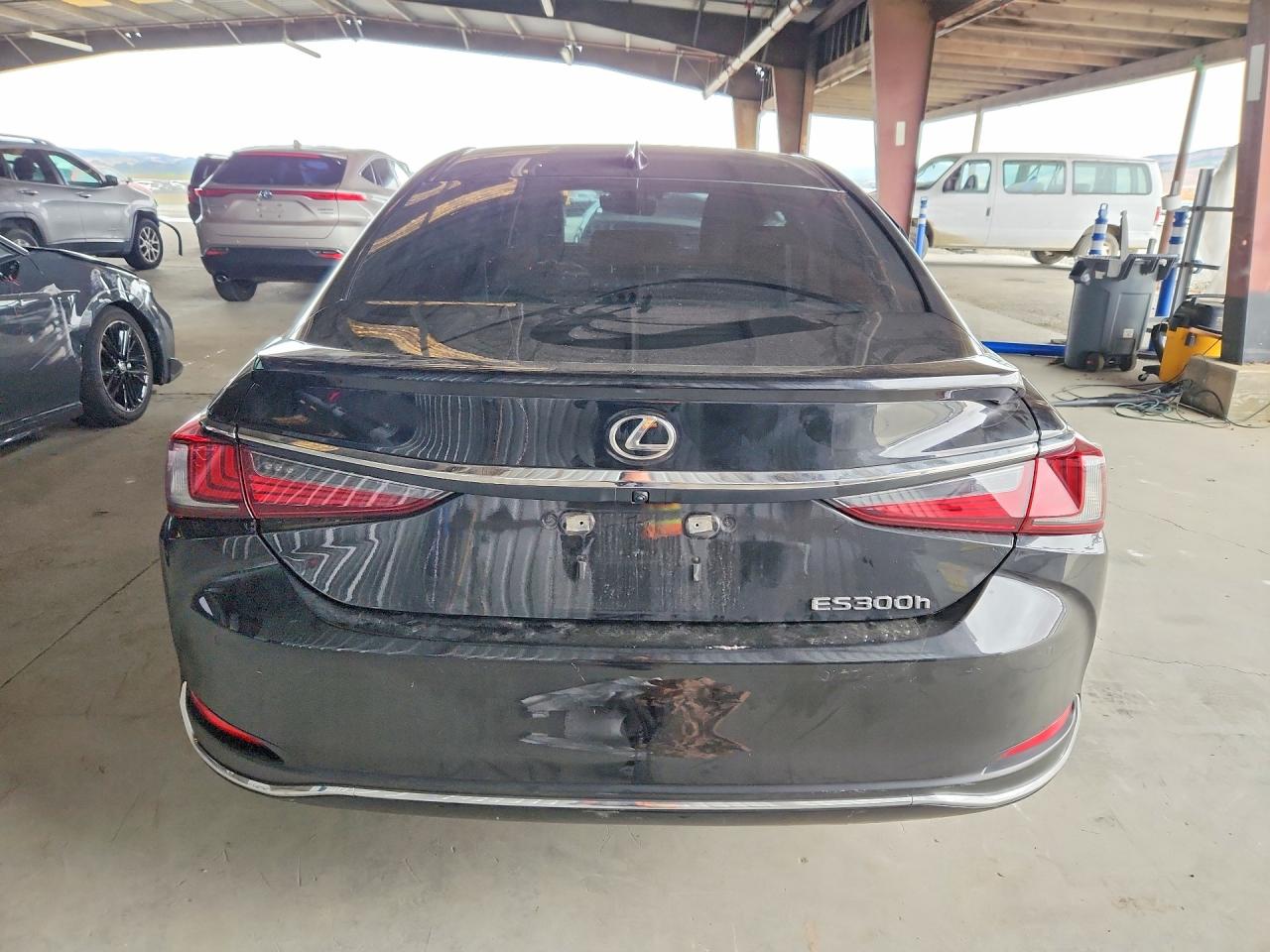 2025 LEXUS ES300