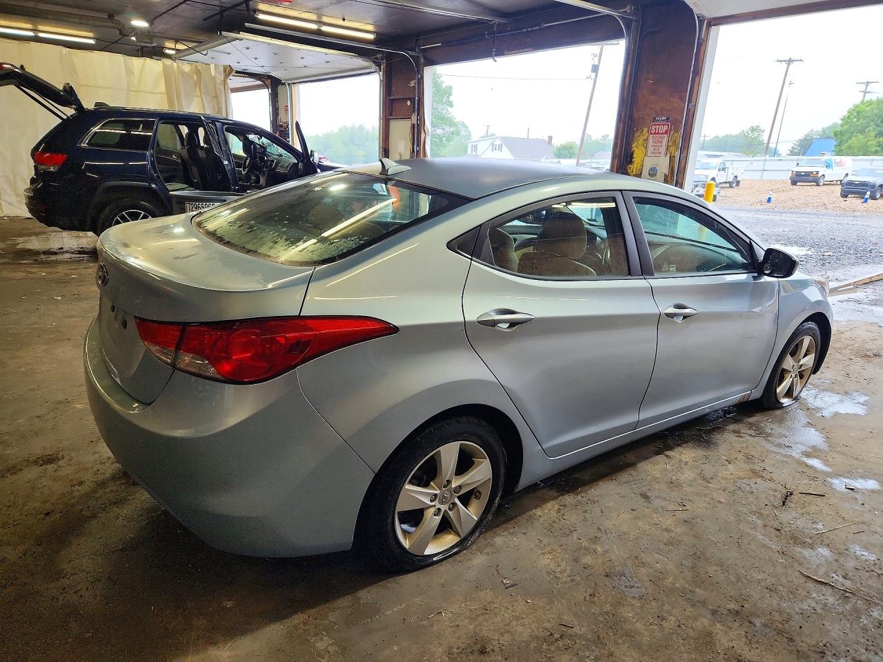 2012 HYUNDAI ELANTRA