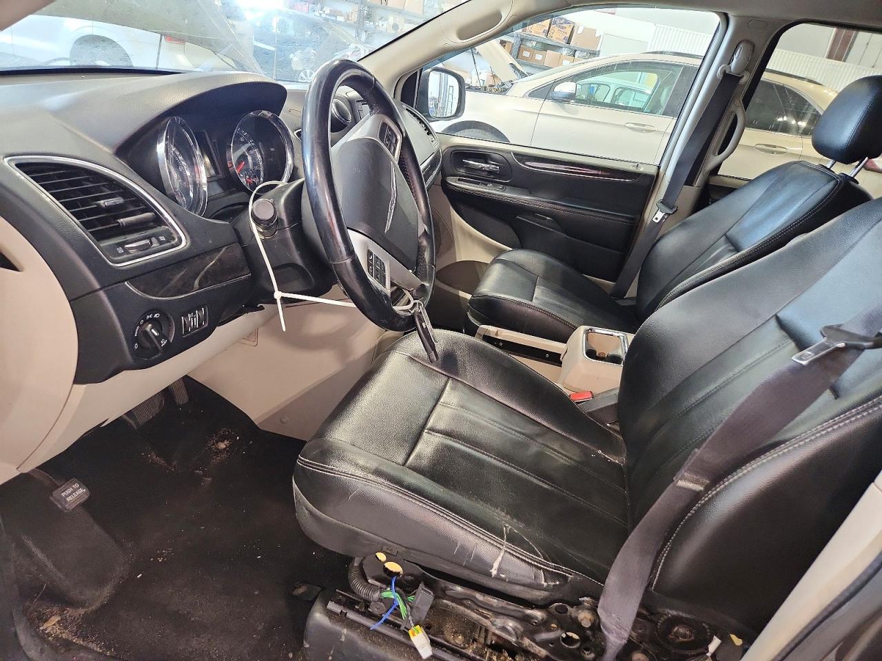 2016 CHRYSLER MINIVAN