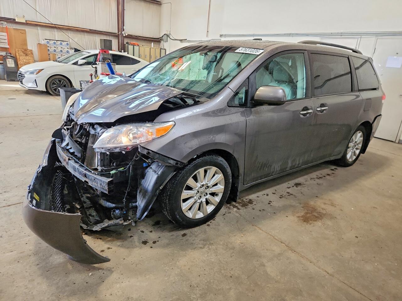 2011 TOYOTA SIENNA