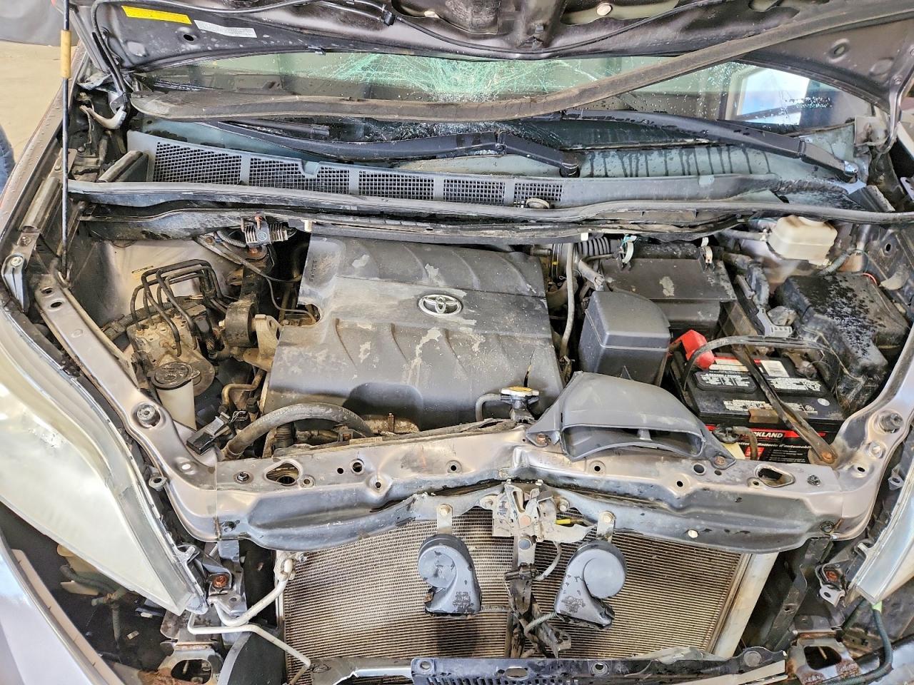 2011 TOYOTA SIENNA