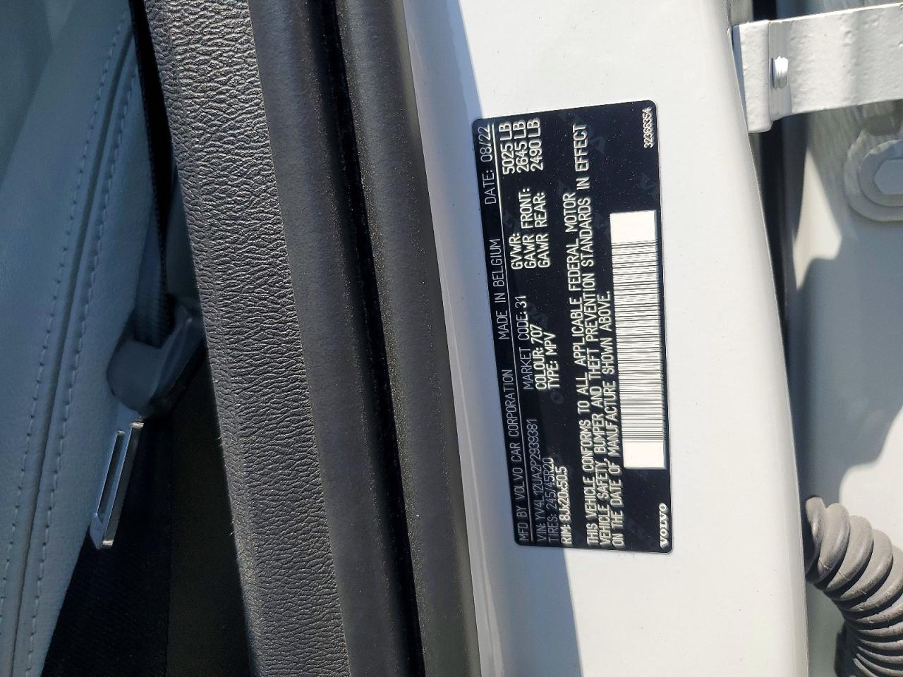 2023 VOLVO XC40
