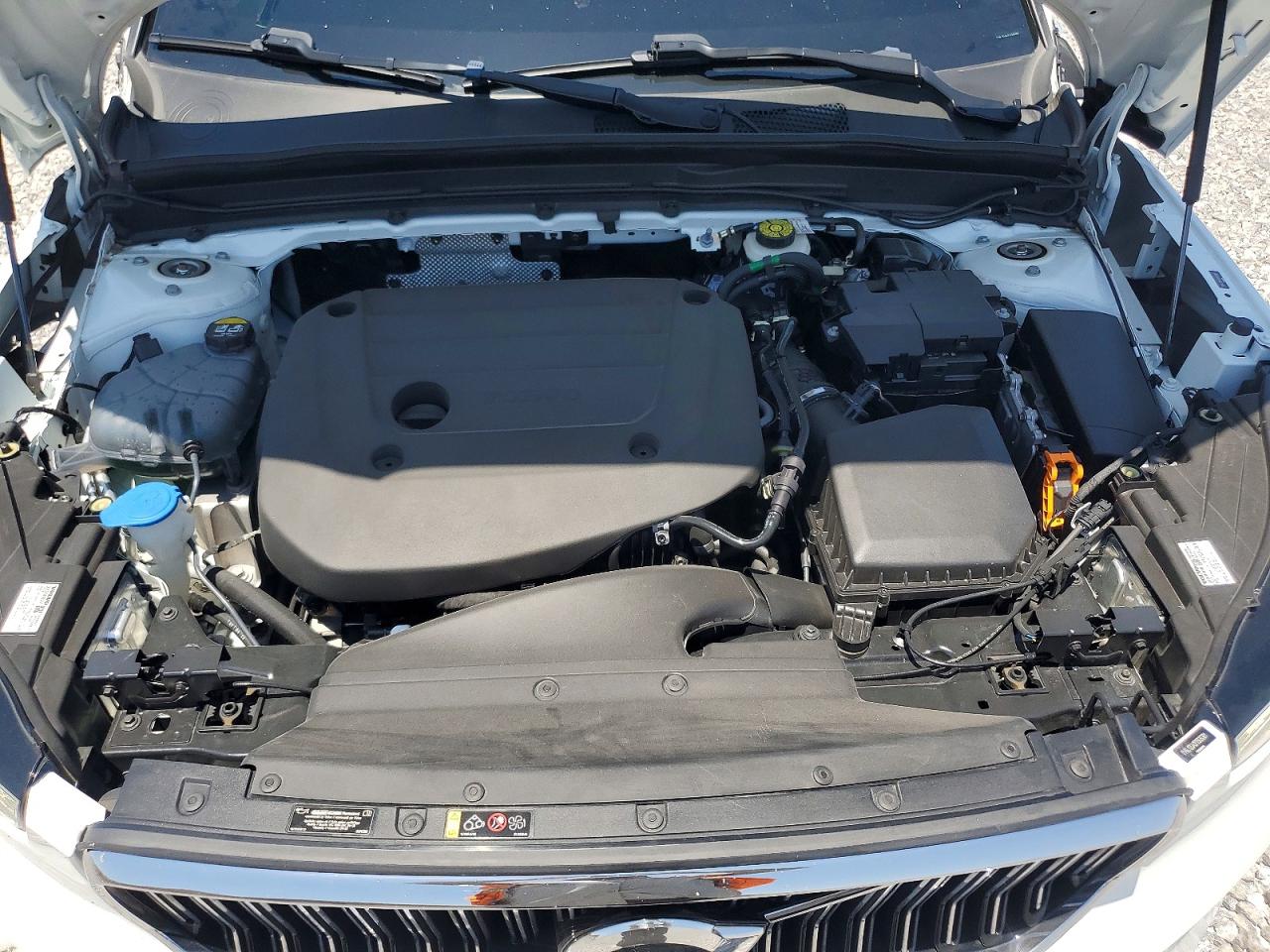 2023 VOLVO XC40