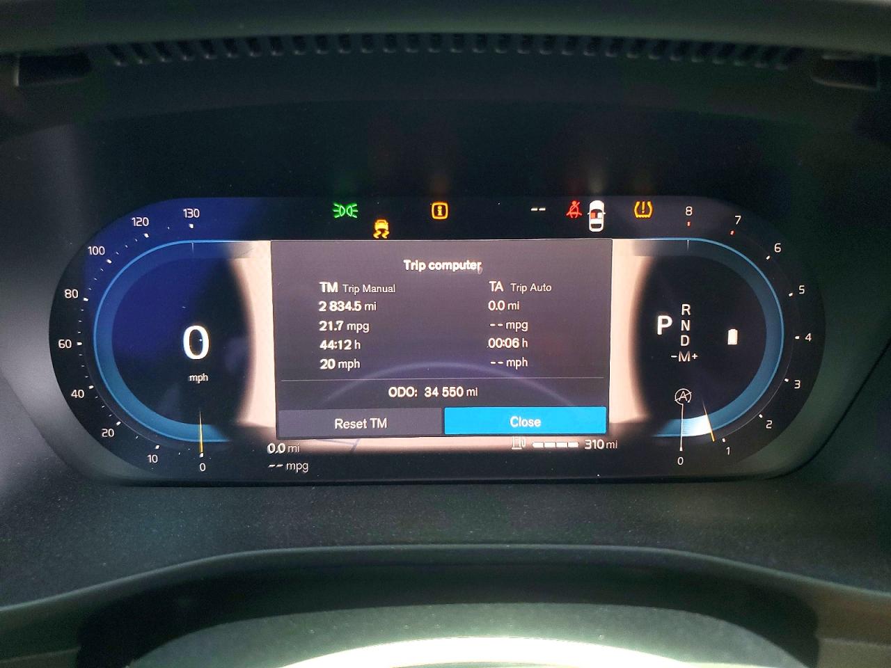 2023 VOLVO XC40
