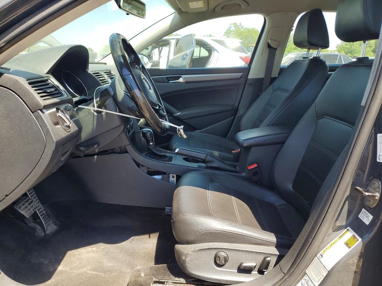 2017 VOLKSWAGEN PASSAT