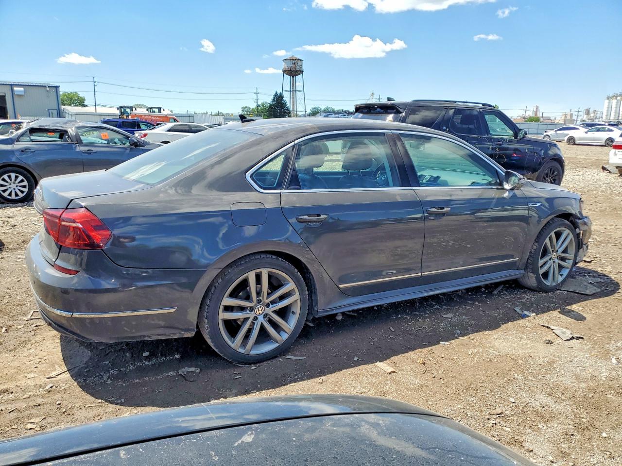 2017 VOLKSWAGEN PASSAT