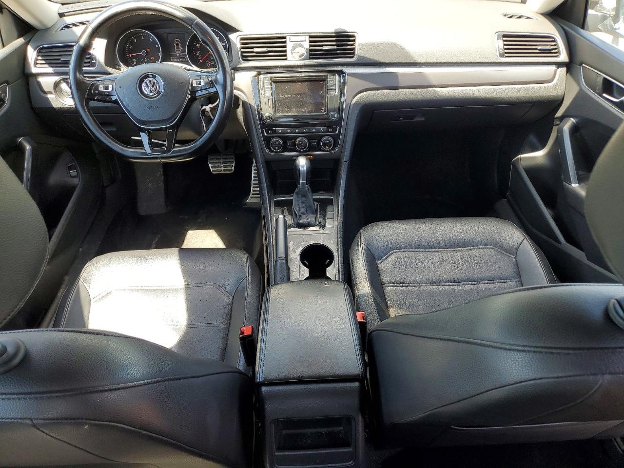 2017 VOLKSWAGEN PASSAT
