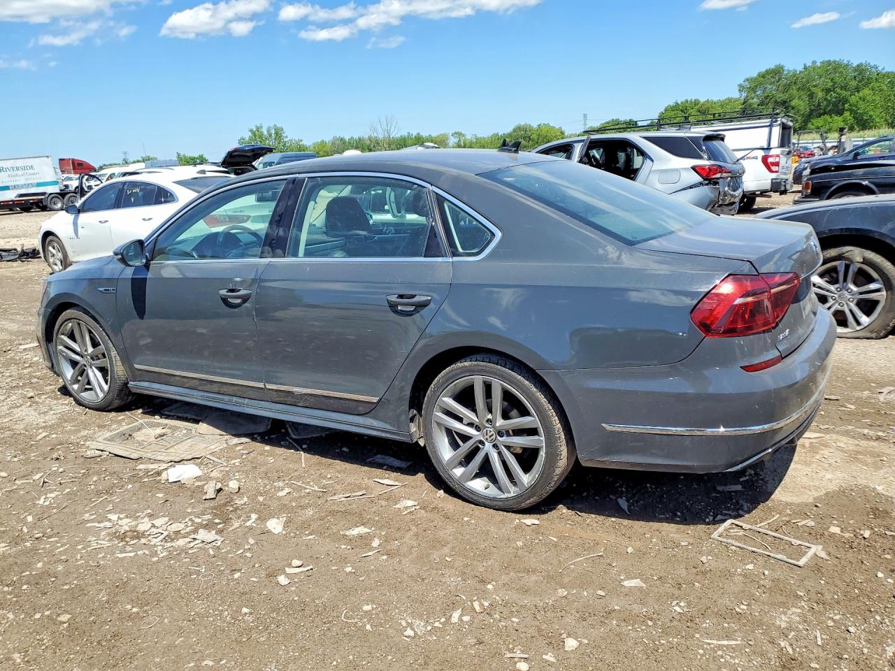 2017 VOLKSWAGEN PASSAT