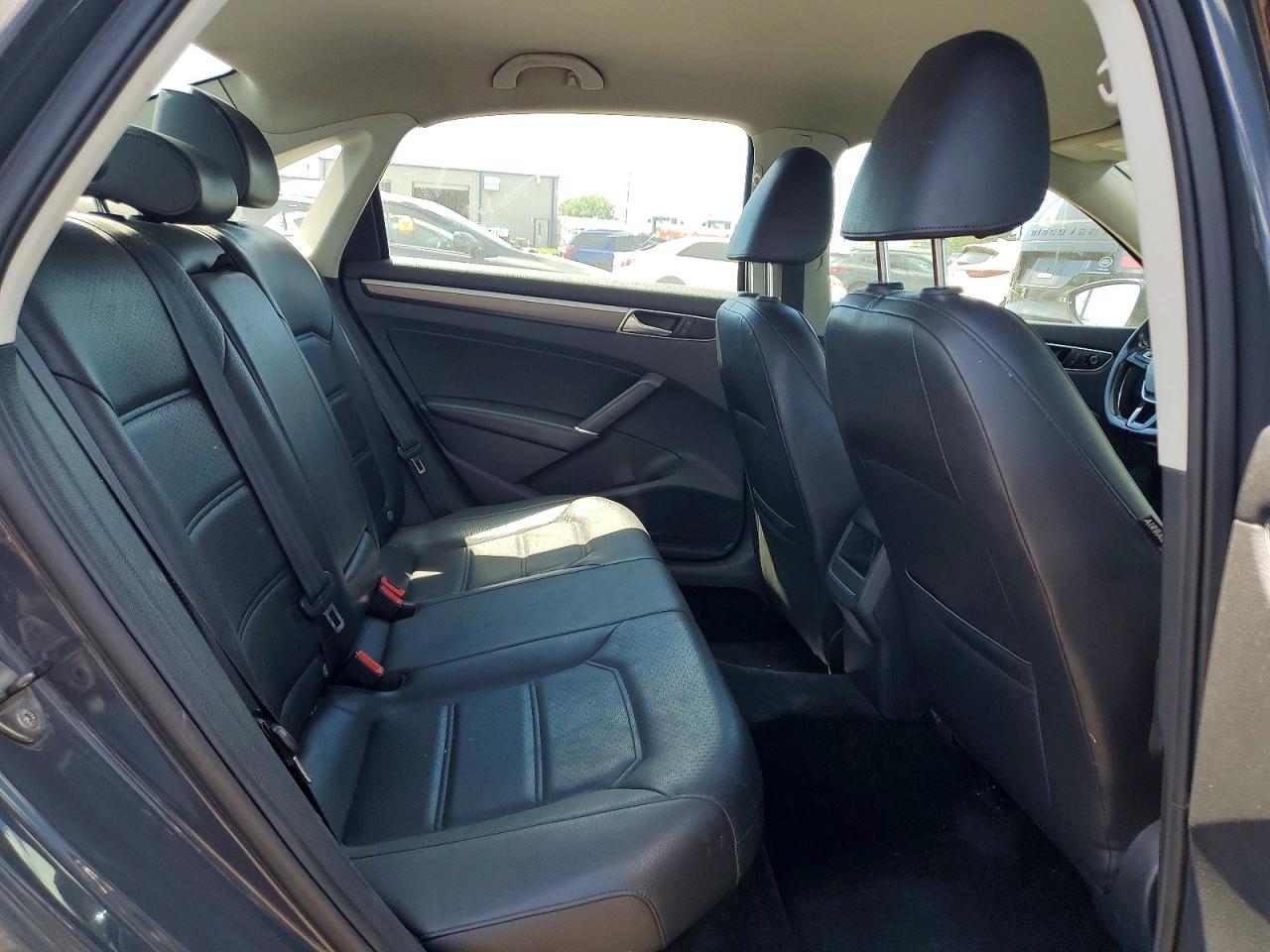2017 VOLKSWAGEN PASSAT
