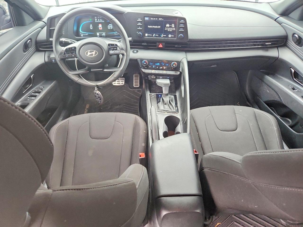 2025 HYUNDAI ELANTRA
