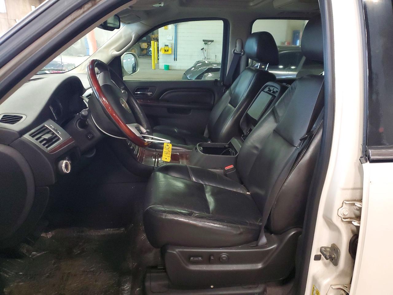 2011 CADILLAC ESCALADE