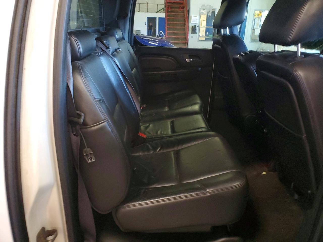 2011 CADILLAC ESCALADE
