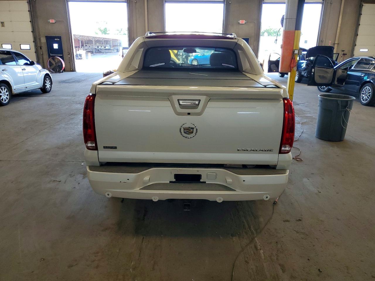 2011 CADILLAC ESCALADE