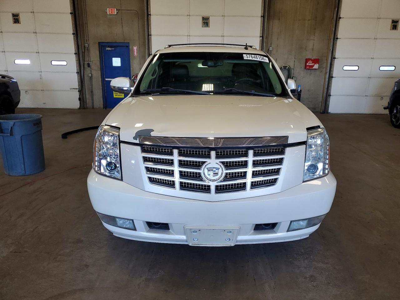 2011 CADILLAC ESCALADE