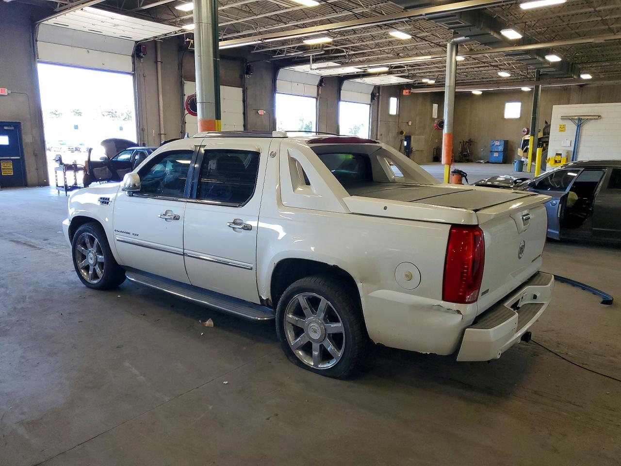 2011 CADILLAC ESCALADE