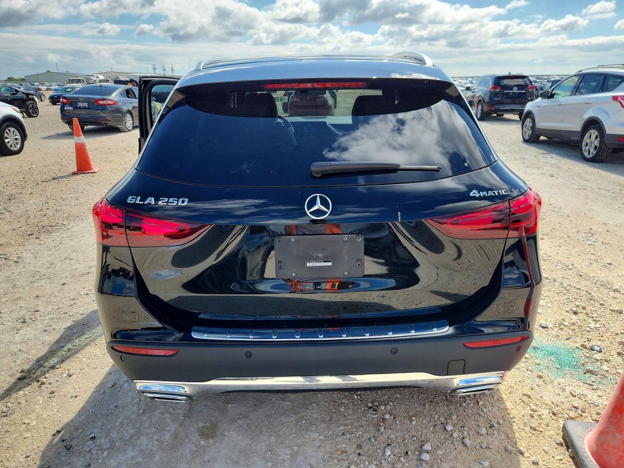 2025 MERCEDES-BENZ GLA-CLASS