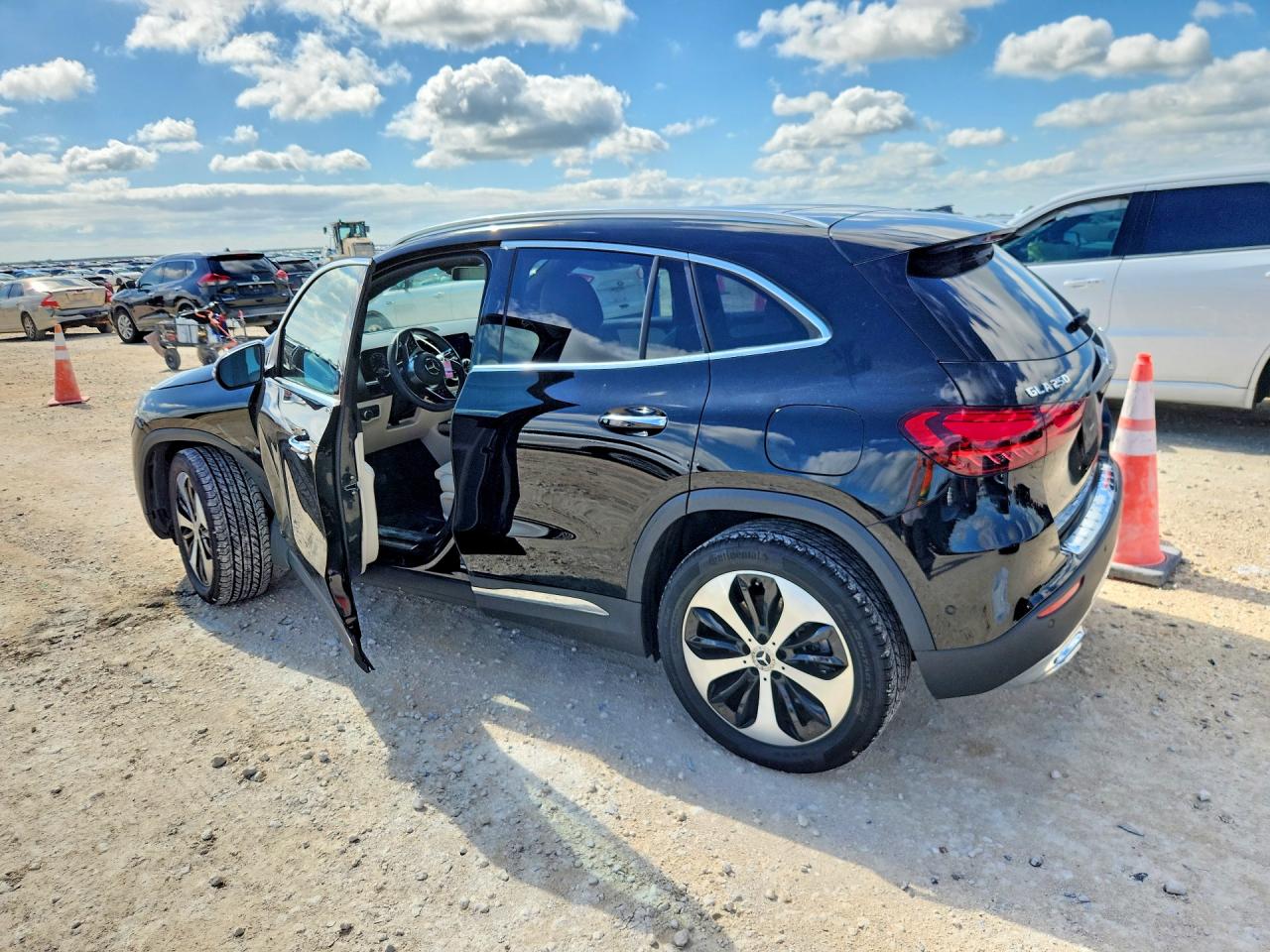 2025 MERCEDES-BENZ GLA-CLASS