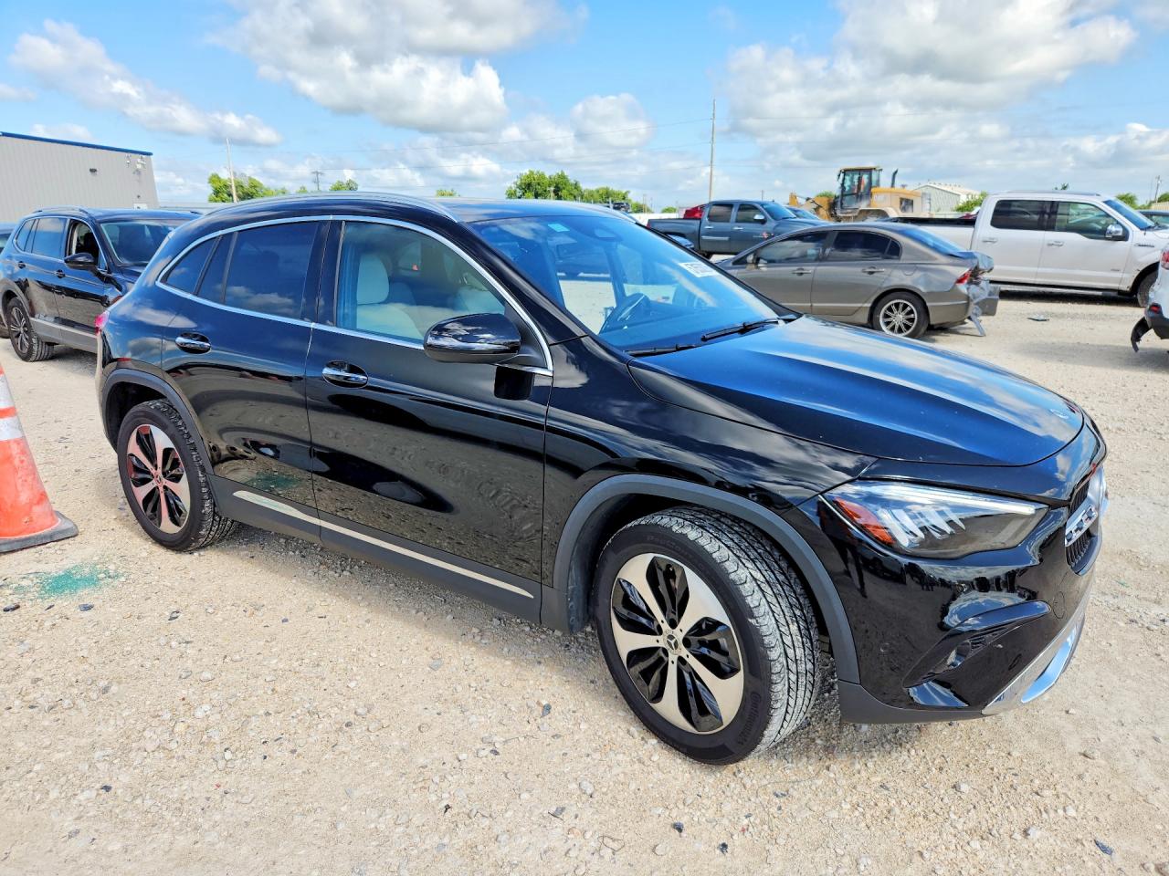 2025 MERCEDES-BENZ GLA-CLASS