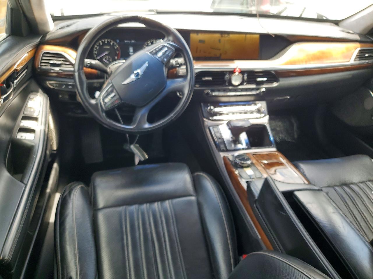 2017 GENESIS G90
