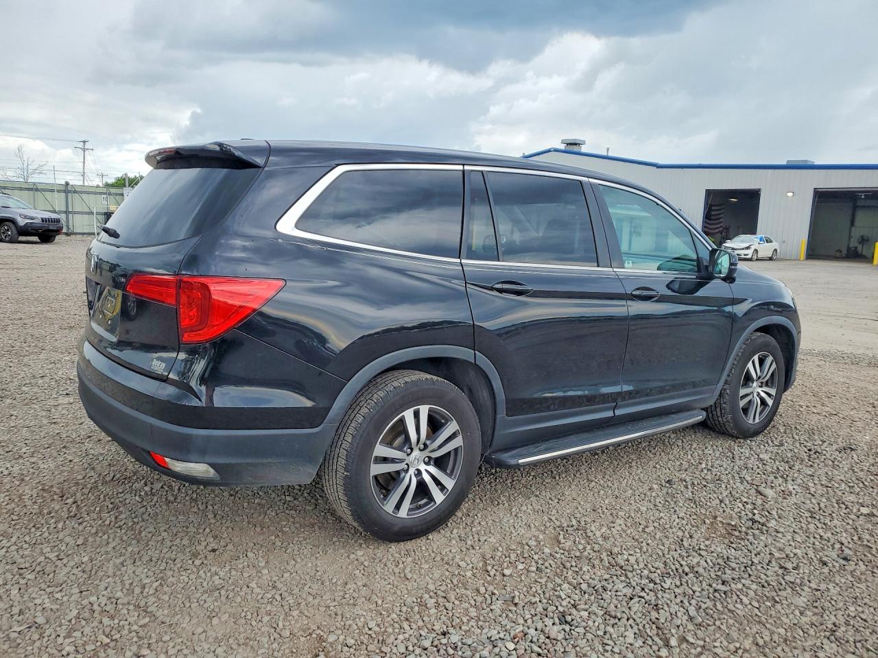 2017 HONDA PILOT