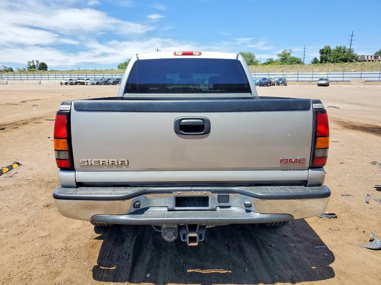 2005 GMC SIERRA