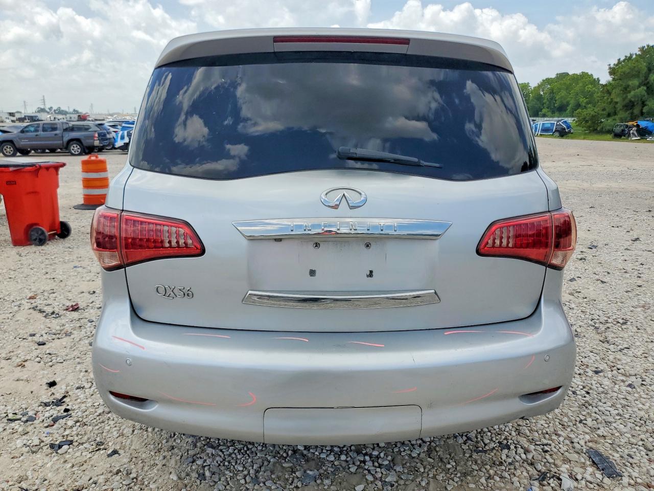 2011 INFINITI QX56