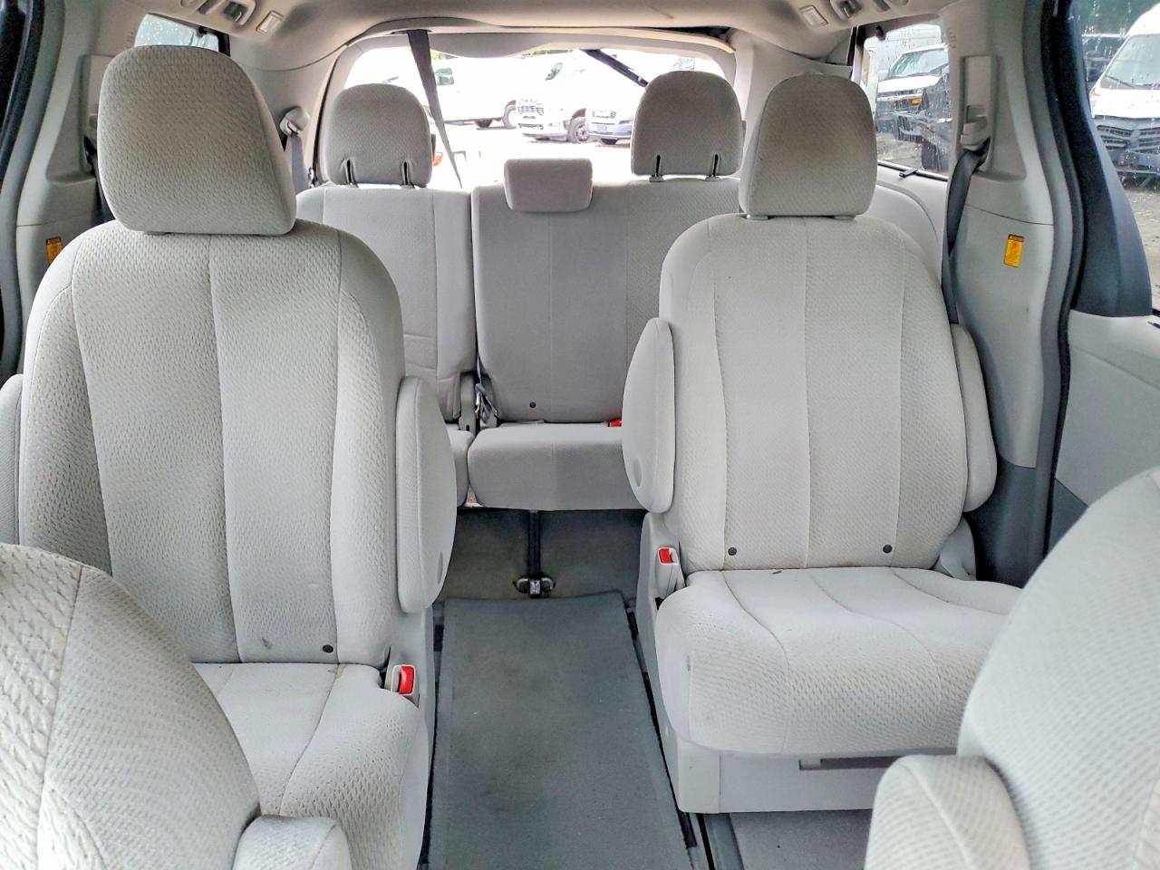 2013 TOYOTA SIENNA