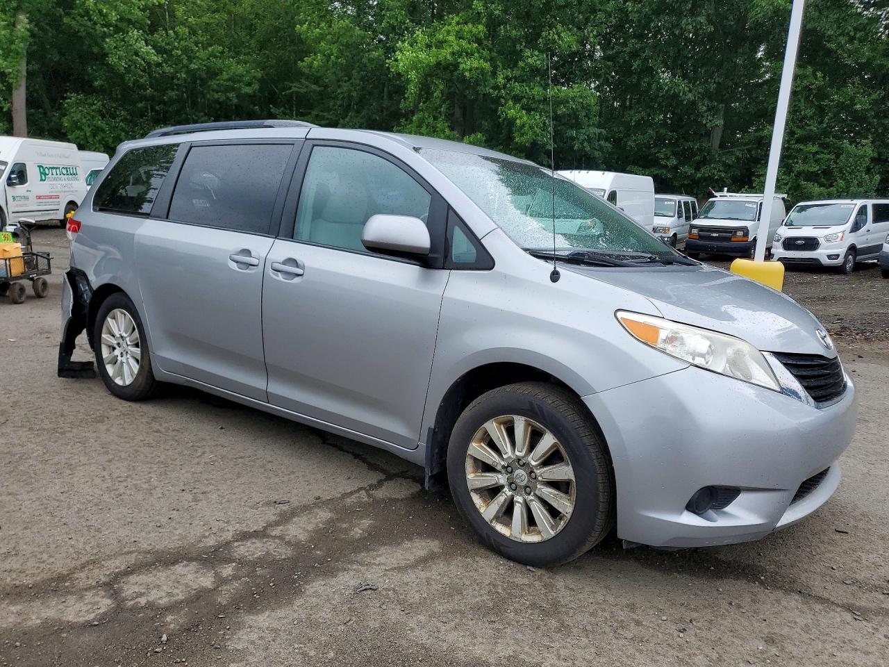 2013 TOYOTA SIENNA