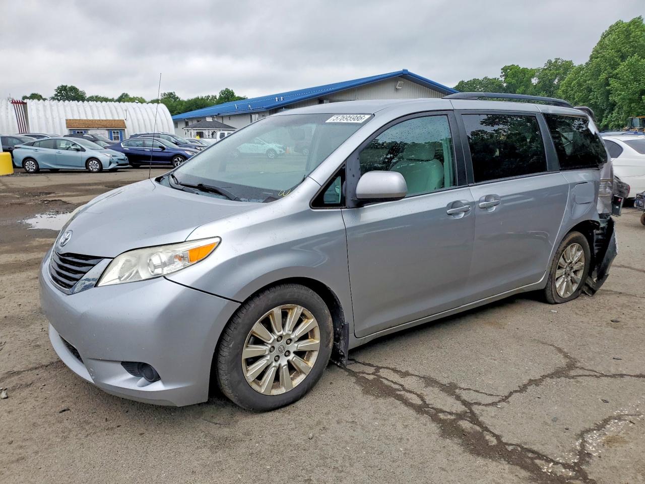 2013 TOYOTA SIENNA
