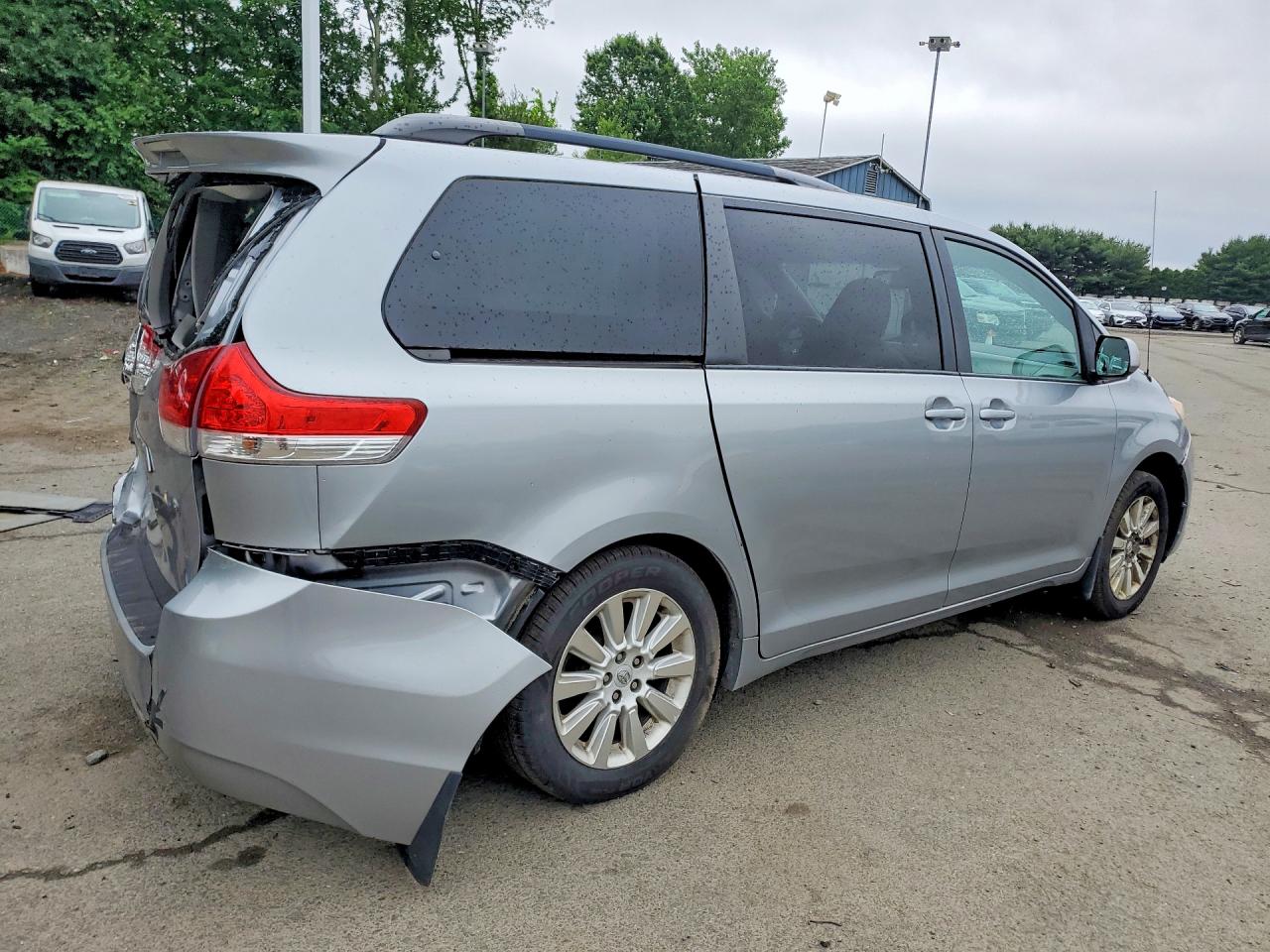 2013 TOYOTA SIENNA