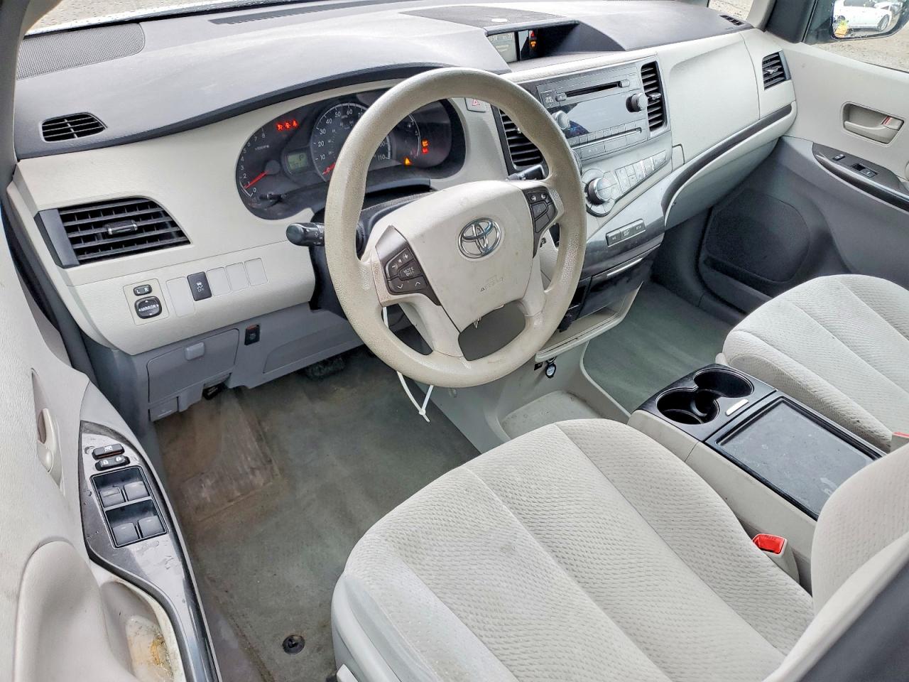 2013 TOYOTA SIENNA