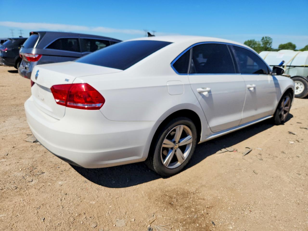 2012 VOLKSWAGEN PASSAT