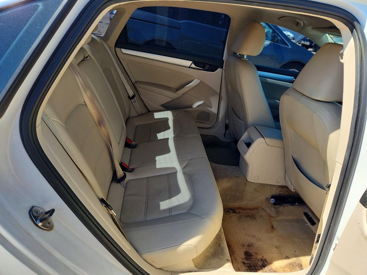 2012 VOLKSWAGEN PASSAT