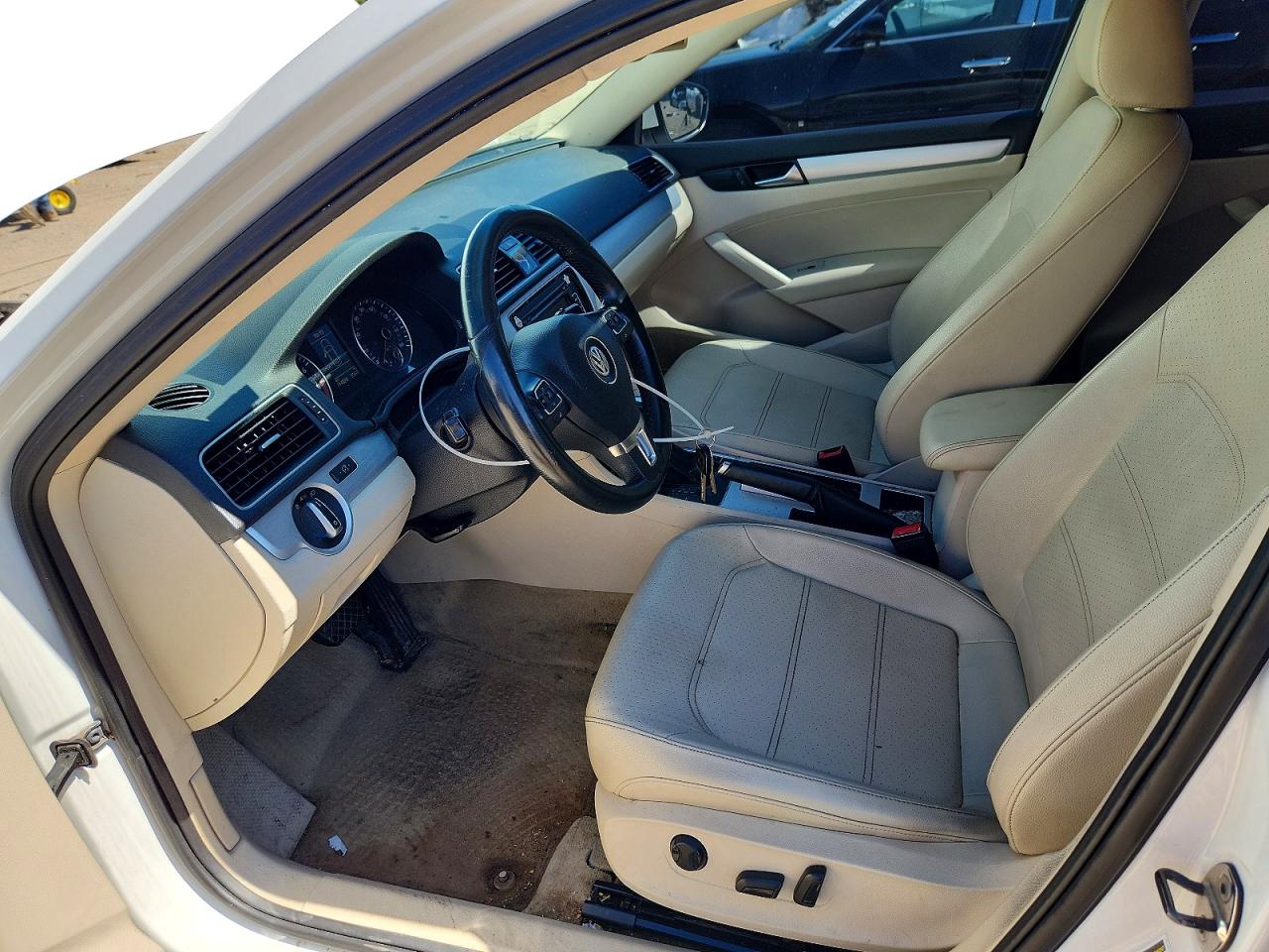 2012 VOLKSWAGEN PASSAT