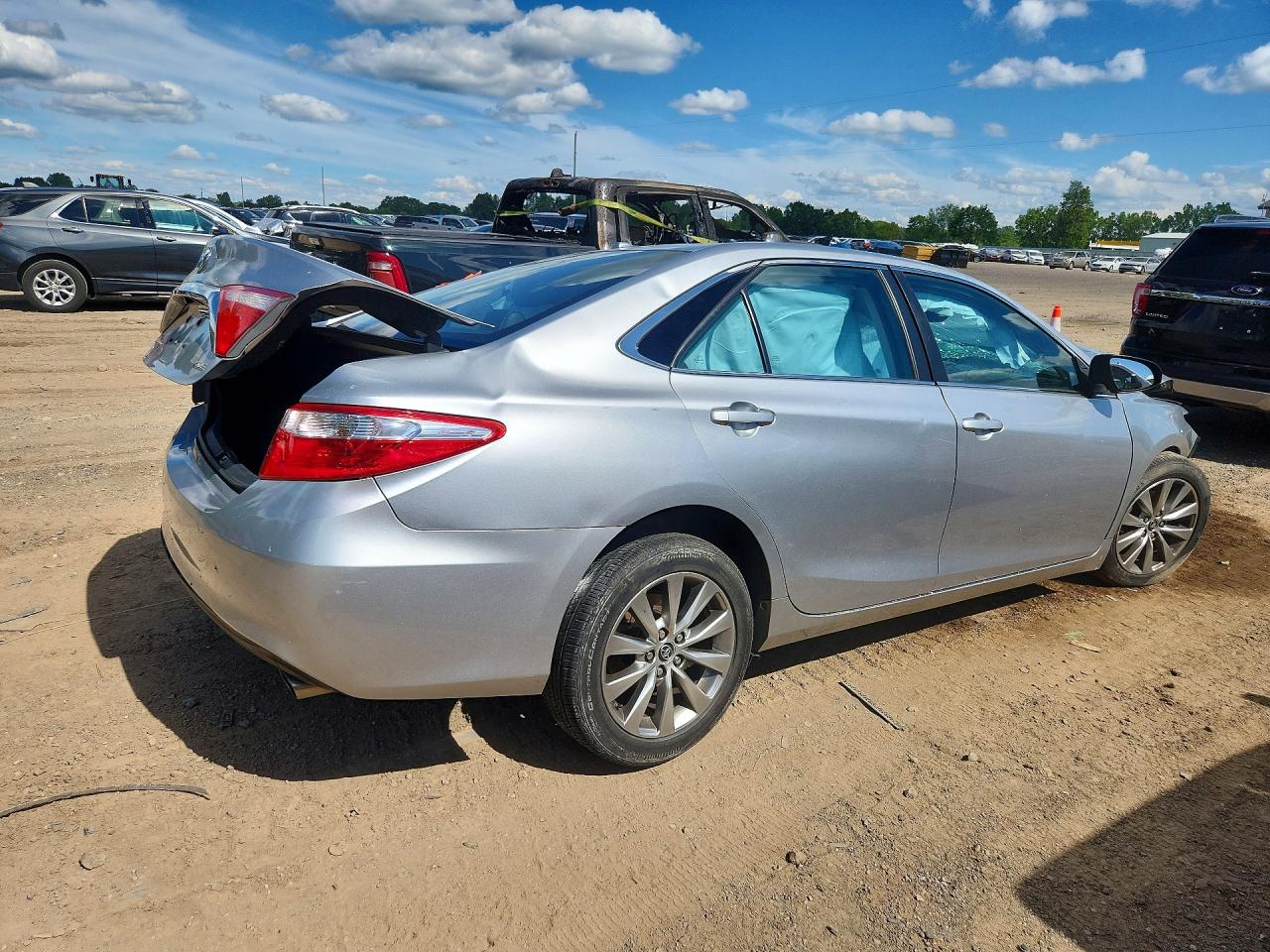 2016 TOYOTA CAMRY