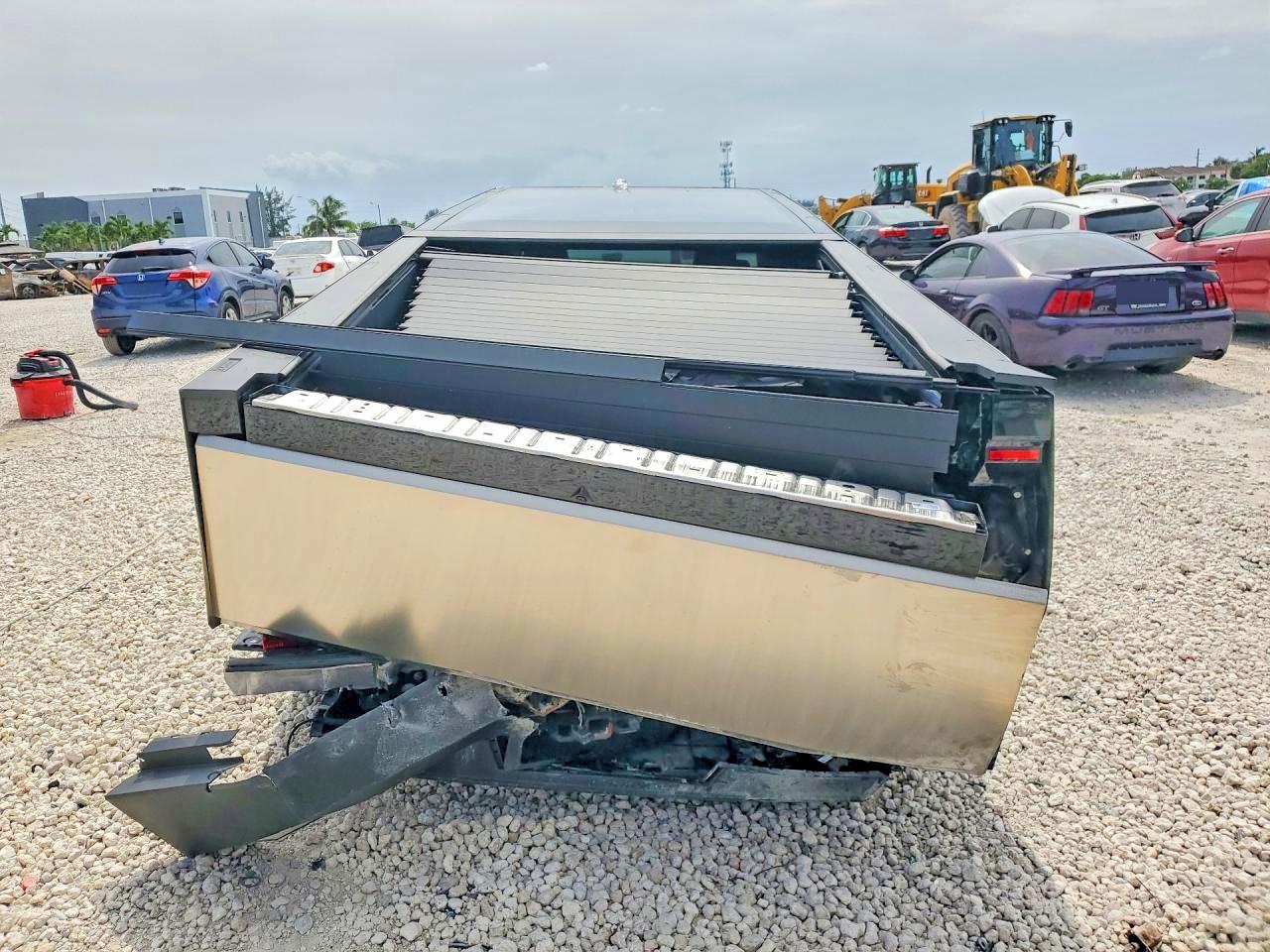 2024 TESLA CYBERTRUCK