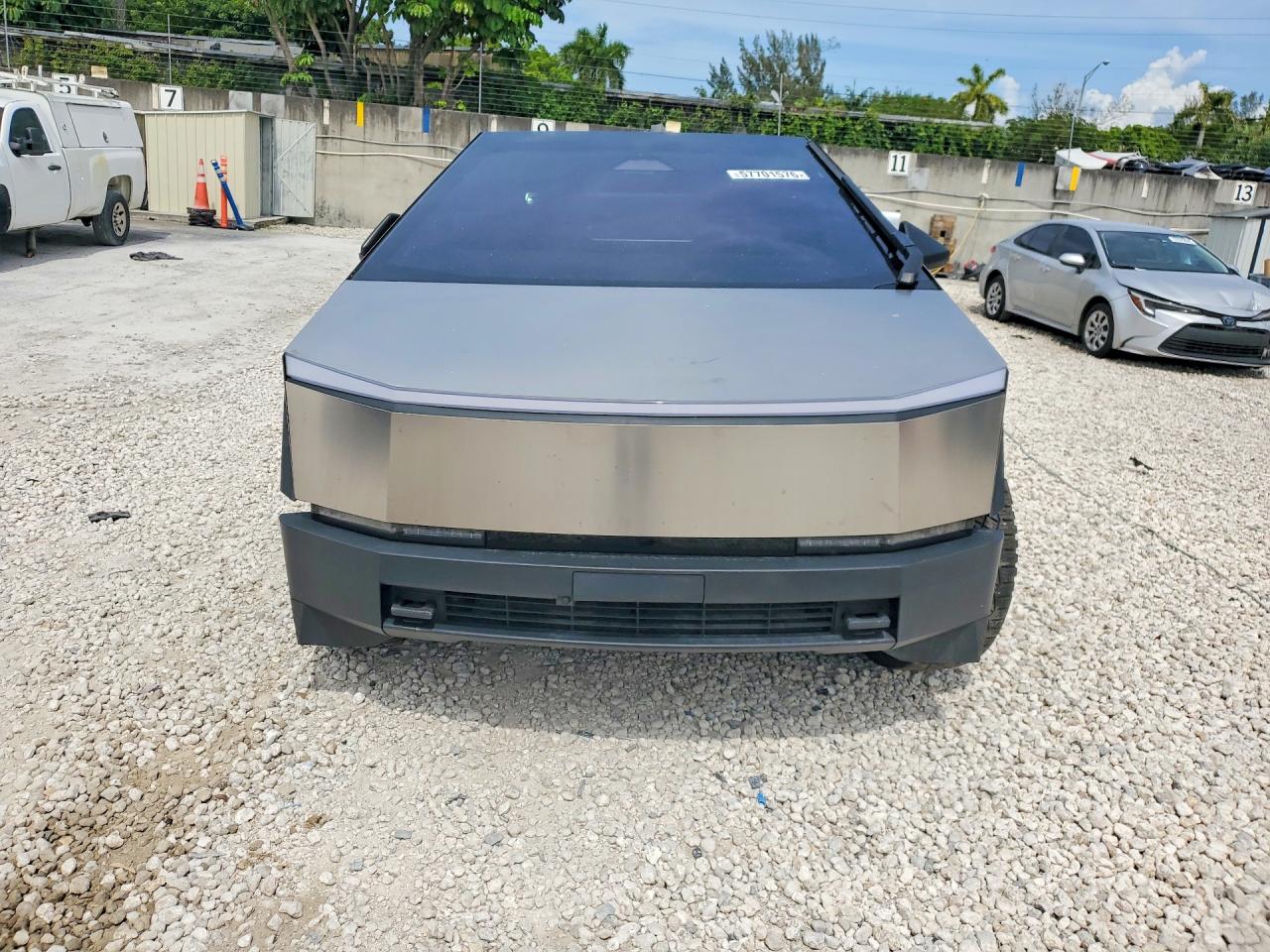 2024 TESLA CYBERTRUCK