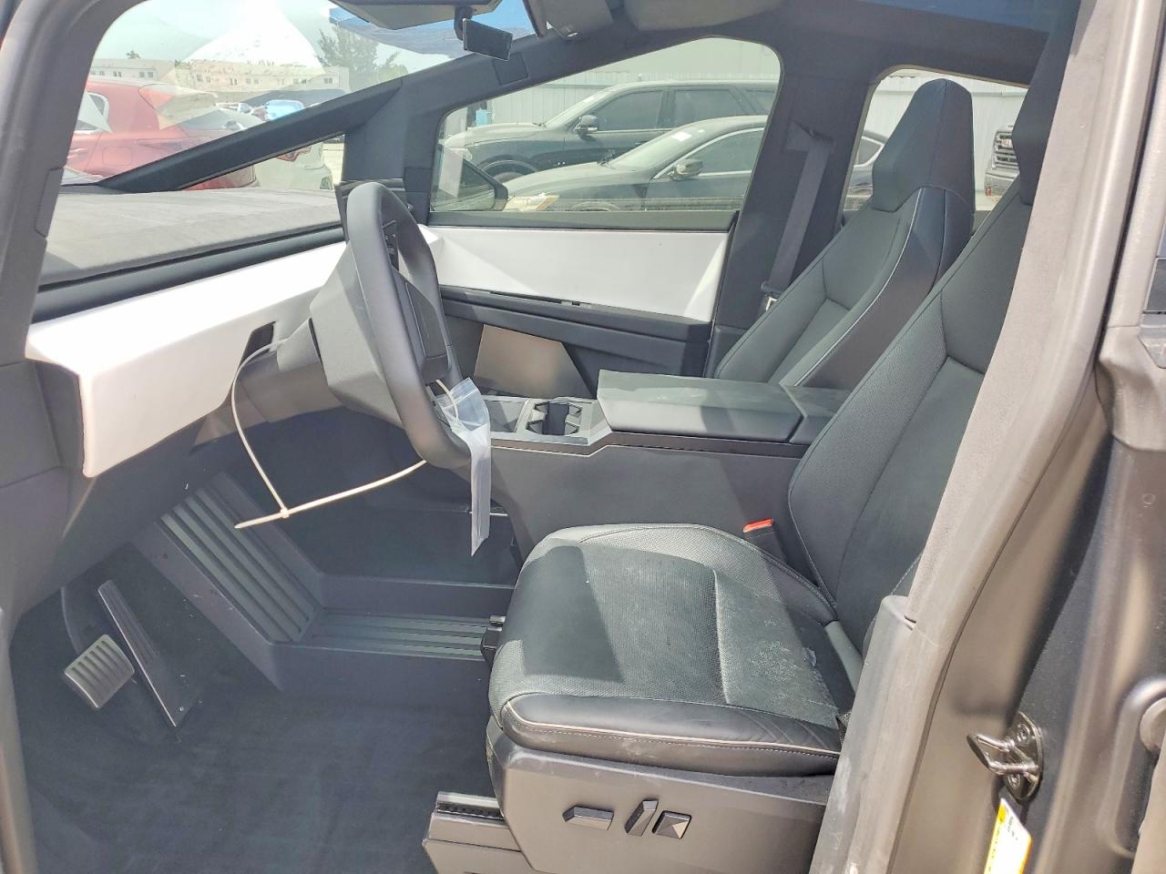 2024 TESLA CYBERTRUCK