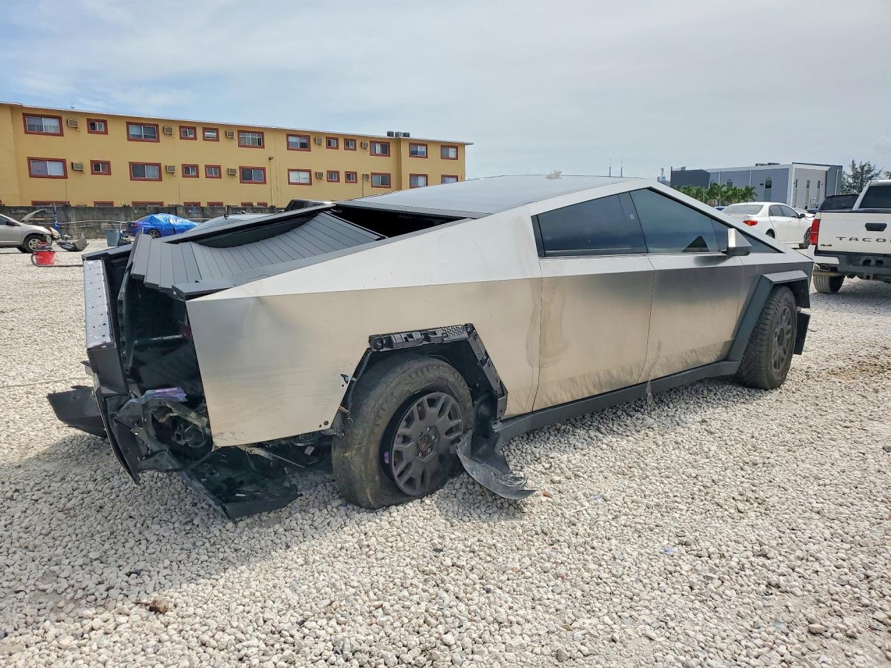 2024 TESLA CYBERTRUCK